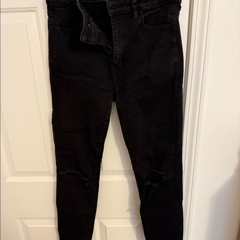 AE Super Hi-Rise Jegging with ripped/distressed knees, Black, Size 10